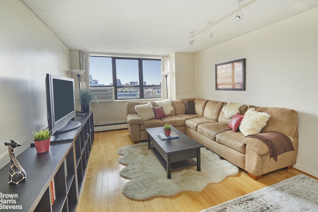 Photo 1 of 300 West 110th Street 9B, Upper West Side, NYC, $825,000, Web #: 22645029