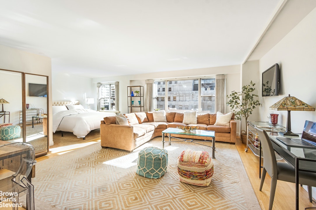 Photo 1 of 150 East 61st Street 15A, Upper East Side, NYC, $395,000, Web #: 22689440