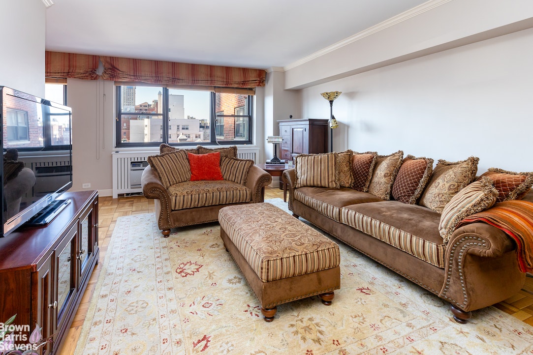 Photo 1 of 176 East 77th Street 17L, Upper East Side, NYC, $775,000, Web #: 22710995