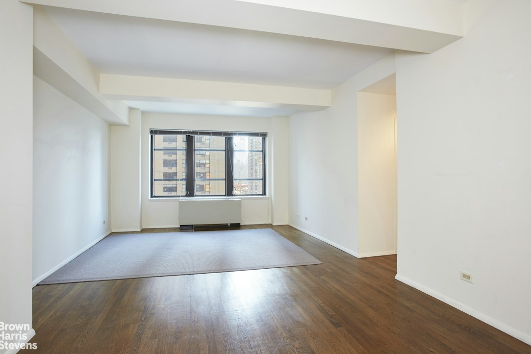 Photo 1 of 43 West 61st Street 14F, Upper West Side, NYC, $6,500, Web #: 22800870
