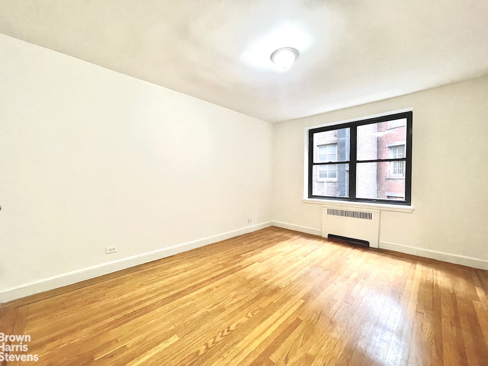 Photo 1 of 8 East 48th Street 4A, Midtown East, NYC, $3,300, Web #: 22823746