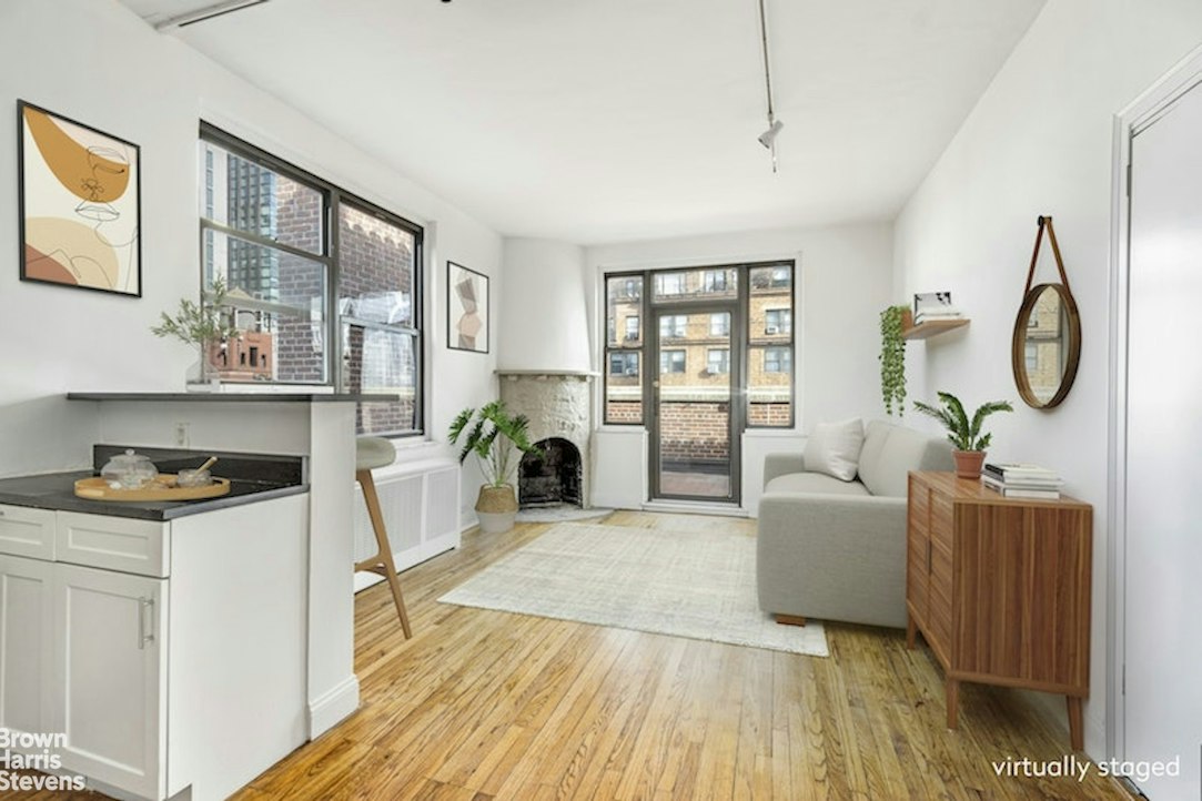 Photo 1 of 440 West 34th Street 17C, Midtown West, NYC, $2,900, Web #: 22851858