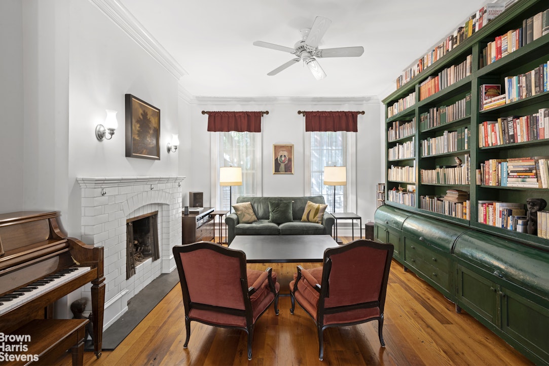 Photo 1 of 353 West 21st Street, Chelsea, NYC, $5,980,000, Web #: 22913983