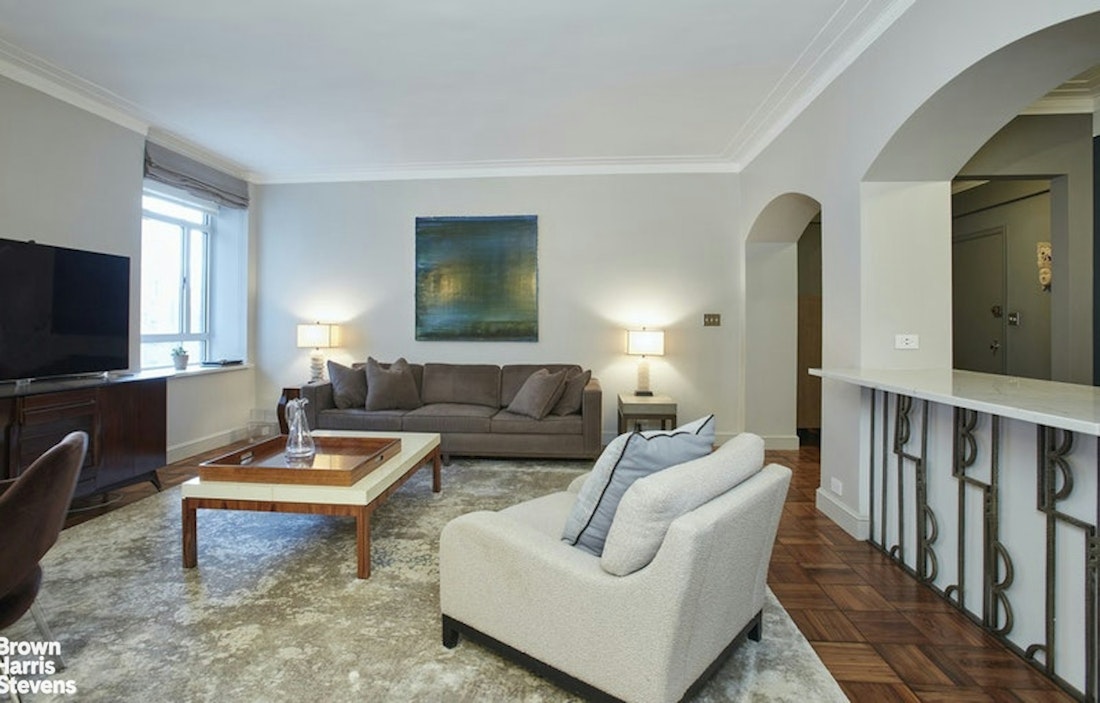 Photo 1 of 25 Central Park West 11Y, Upper West Side, NYC, $6,500, Web #: 22923077