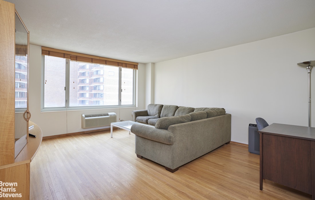 Photo 1 of 130 West 67th Street 15H, Upper West Side, NYC, $4,300, Web #: 22969848