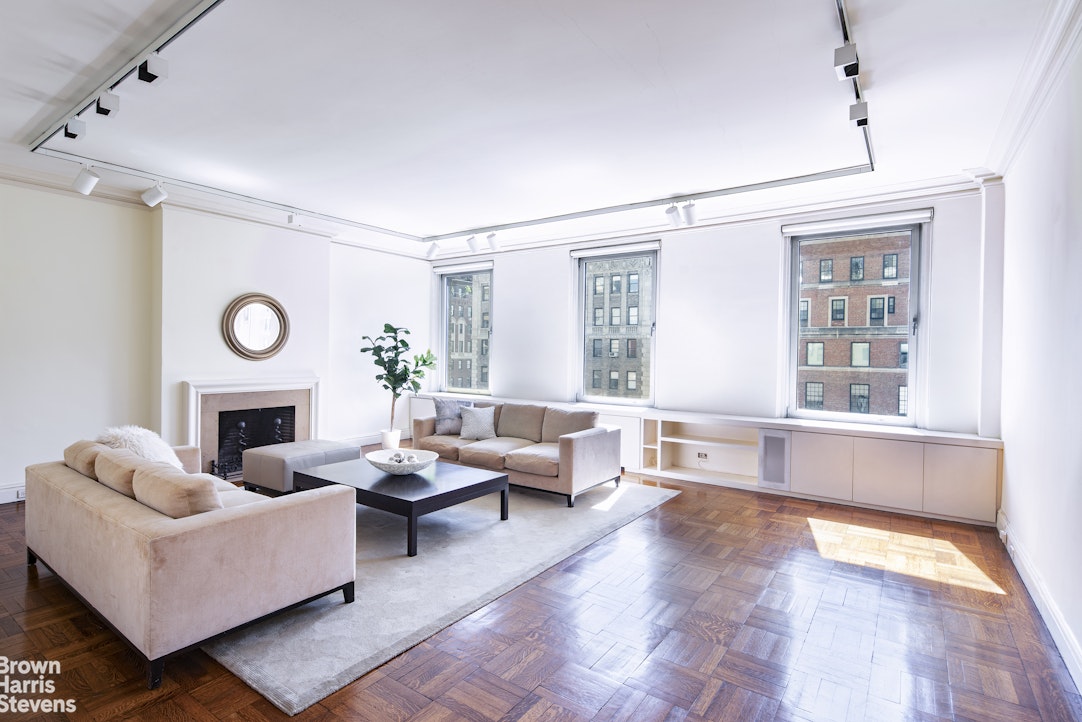 Photo 1 of 1000 Park Avenue 10A, Upper East Side, NYC, $2,850,000, Web #: 22999165