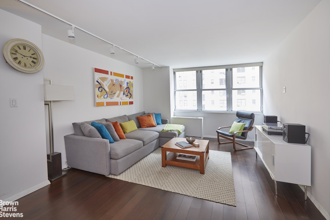 Photo 1 of 420 West 23rd Street 6C, Chelsea, NYC, $5,300, Web #: 23012780