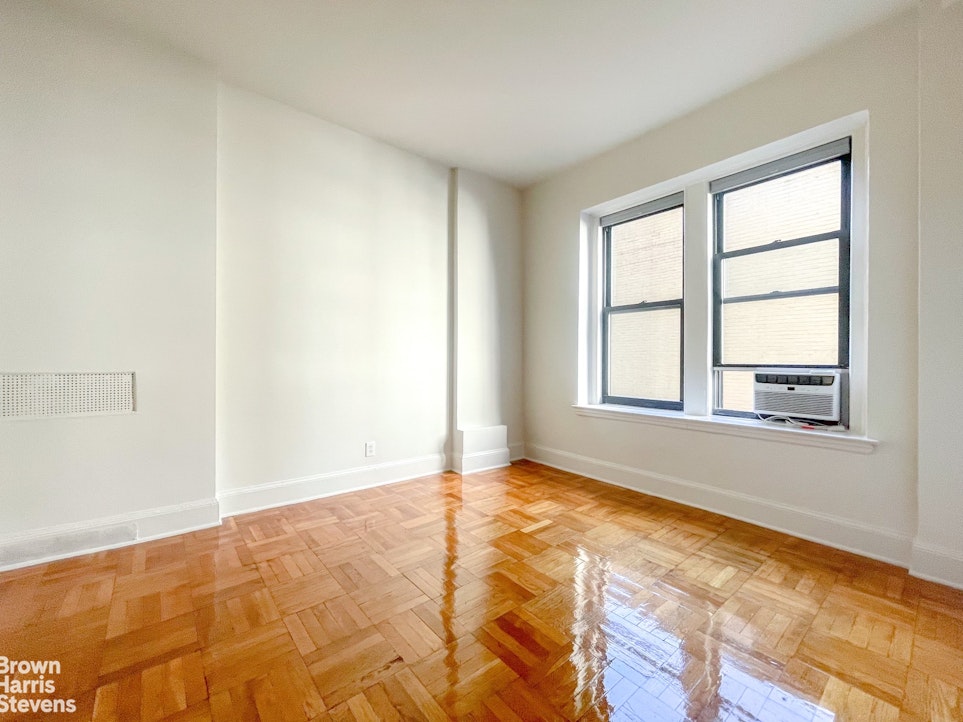 Photo 1 of 1100 Madison Avenue 5J, Upper East Side, NYC, $2,900, Web #: 23039757