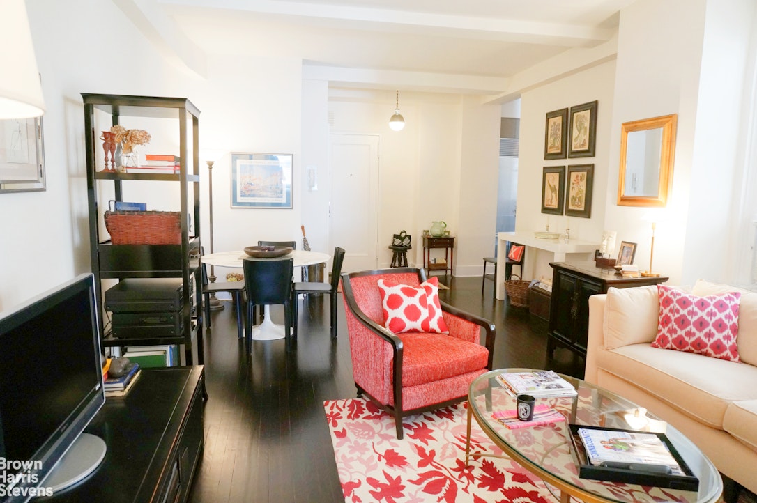 Photo 1 of 157 East 72nd Street 6H, Upper East Side, NYC, $4,200, Web #: 23051598