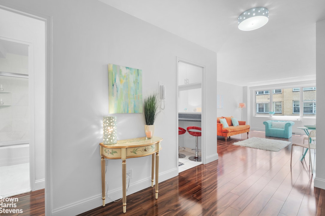 Photo 1 of 520 East 72nd Street 6G, Upper East Side, NYC, $385,000, Web #: 23098630