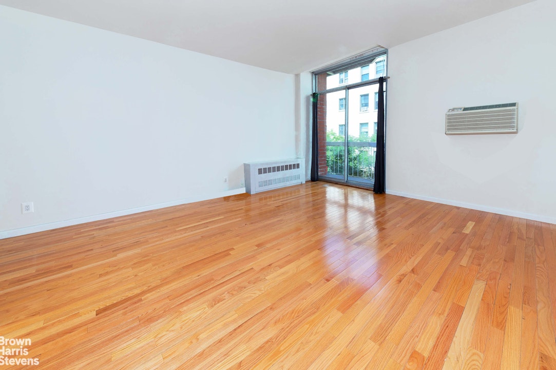 Photo 1 of 184 Thompson Street 3F, Greenwich Village, NYC, $3,750, Web #: 23172881