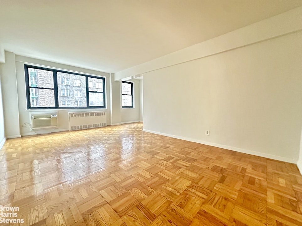 Photo 1 of 250 East 39th Street 9H, Midtown East, NYC, $2,900, Web #: 23204632