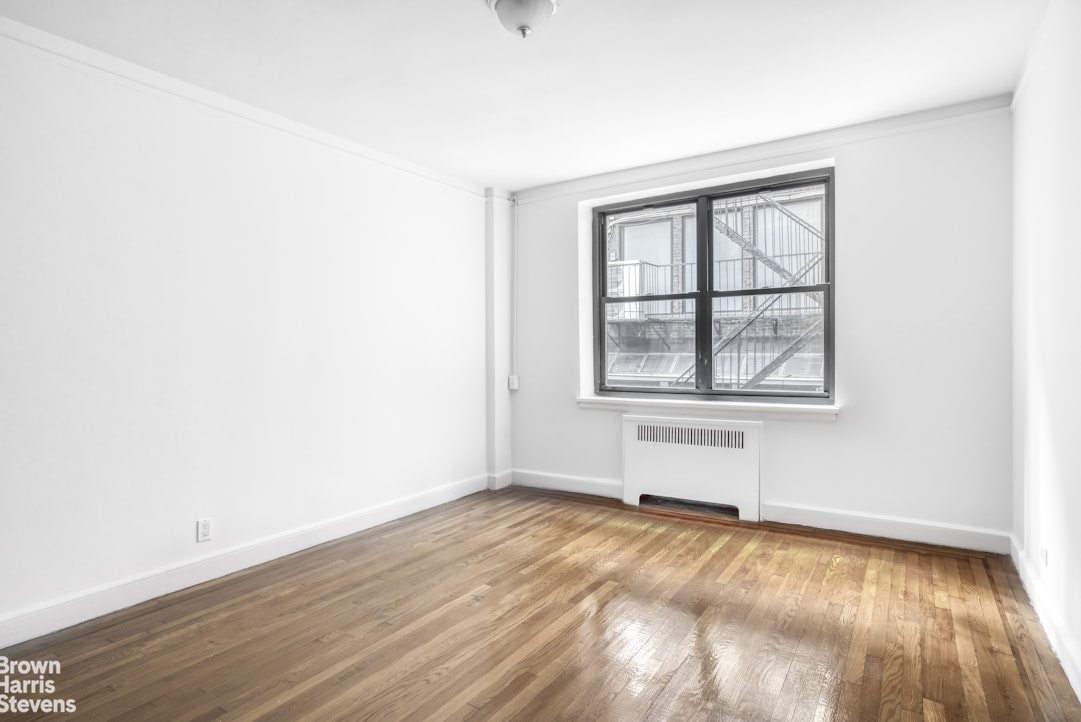 Photo 1 of 8 East 48th Street 5C, Midtown East, NYC, $3,400, Web #: 23240039