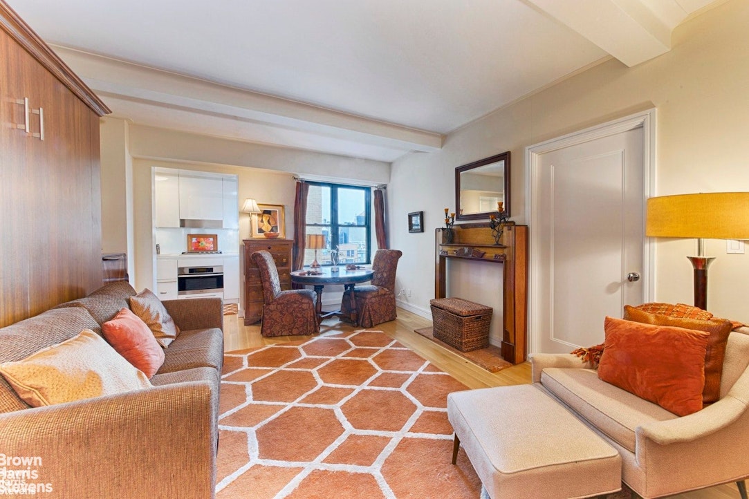 Photo 1 of 230 Riverside Drive 17F, Upper West Side, NYC, $3,100, Web #: 23571161