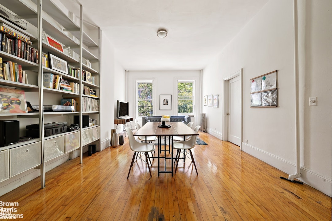 Photo 1 of 452 West 23rd Street 2A, Chelsea, NYC, $4,500, Web #: 23583550