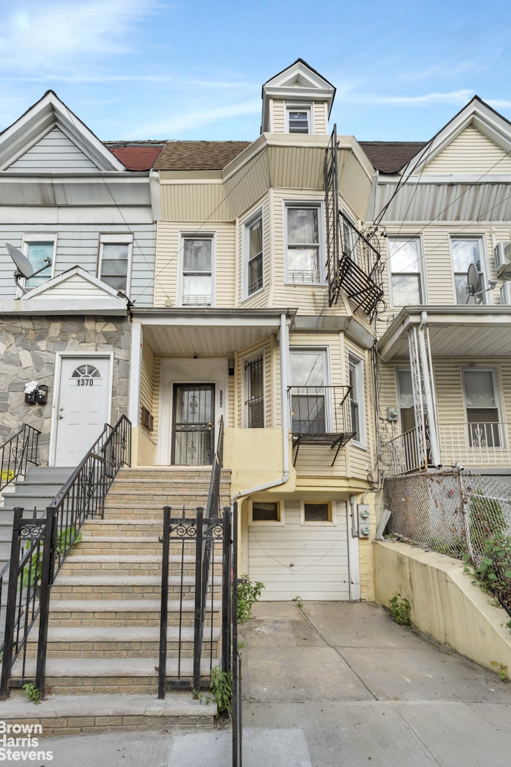 Photo 1 of 1368 Teller Ave, Claremont Village, New York, $2,800, Web #: 23585936