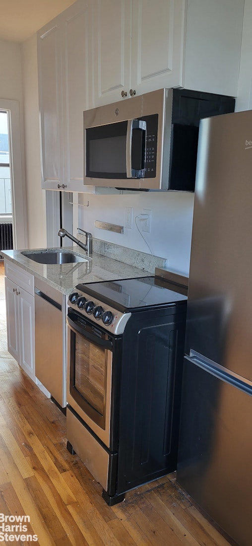 Photo 1 of 630 East 9th Street 20, East Village, NYC, $4,450, Web #: 23594012