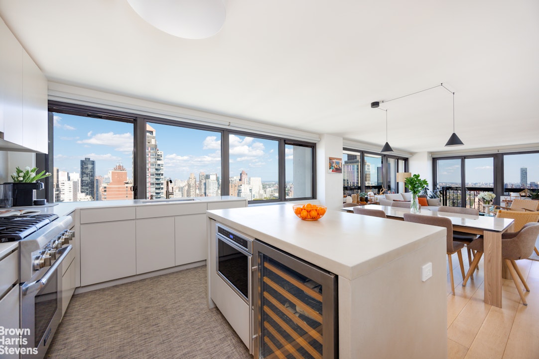 300 East 59th Street 3506 Sutton Place New York NY 10022