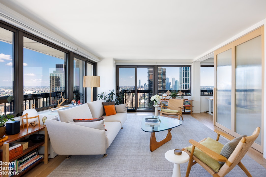 300 East 59th Street 3506 Sutton Place New York NY 10022