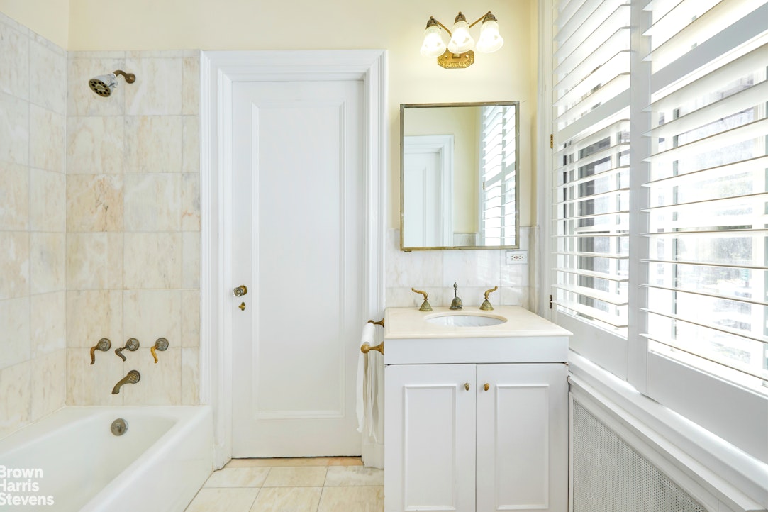 580 Park Avenue 2A Upper East Side New York NY 10065