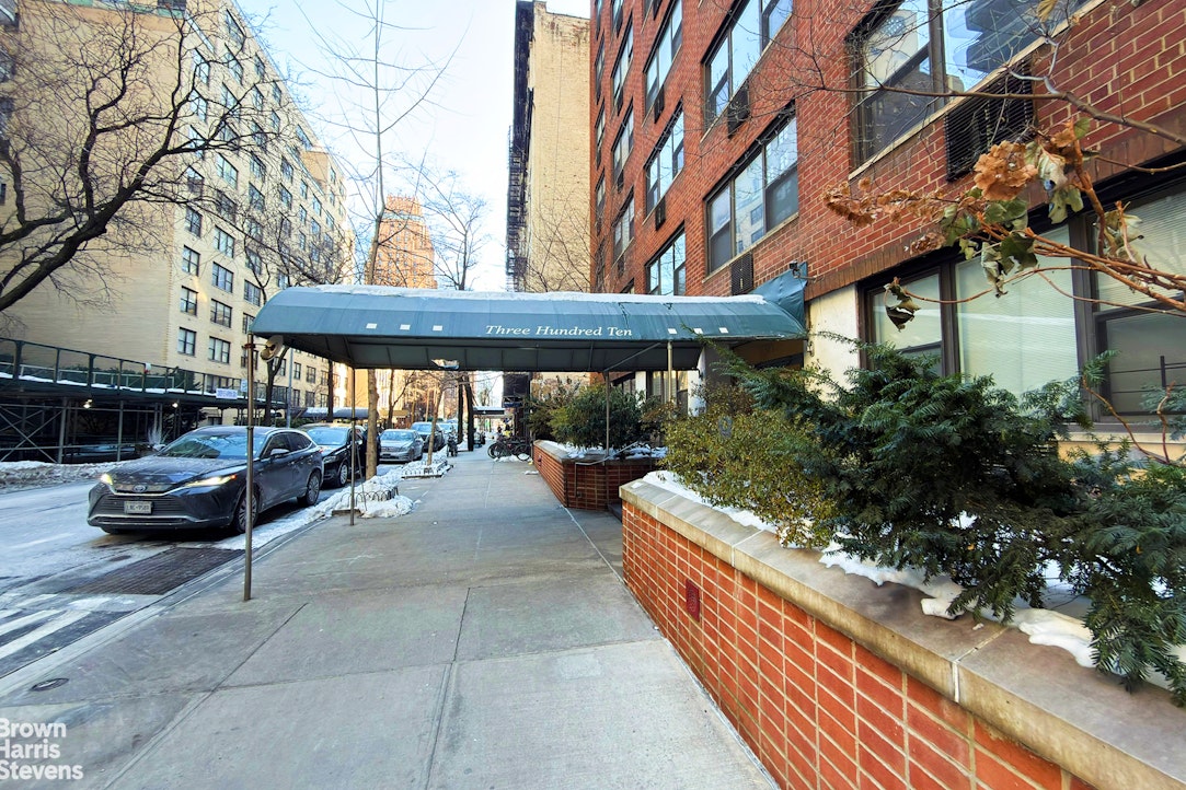 310 East 49th Street 3H Turtle Bay New York NY 10017