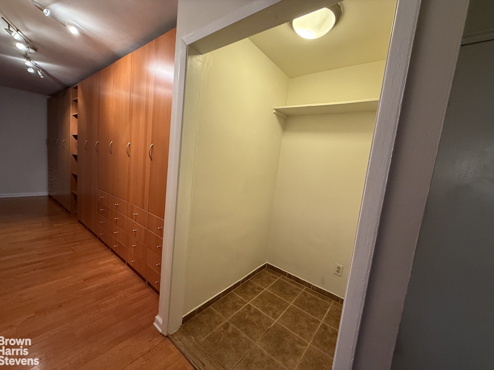 240 East 35th Street 2B Murray Hill New York NY 10016