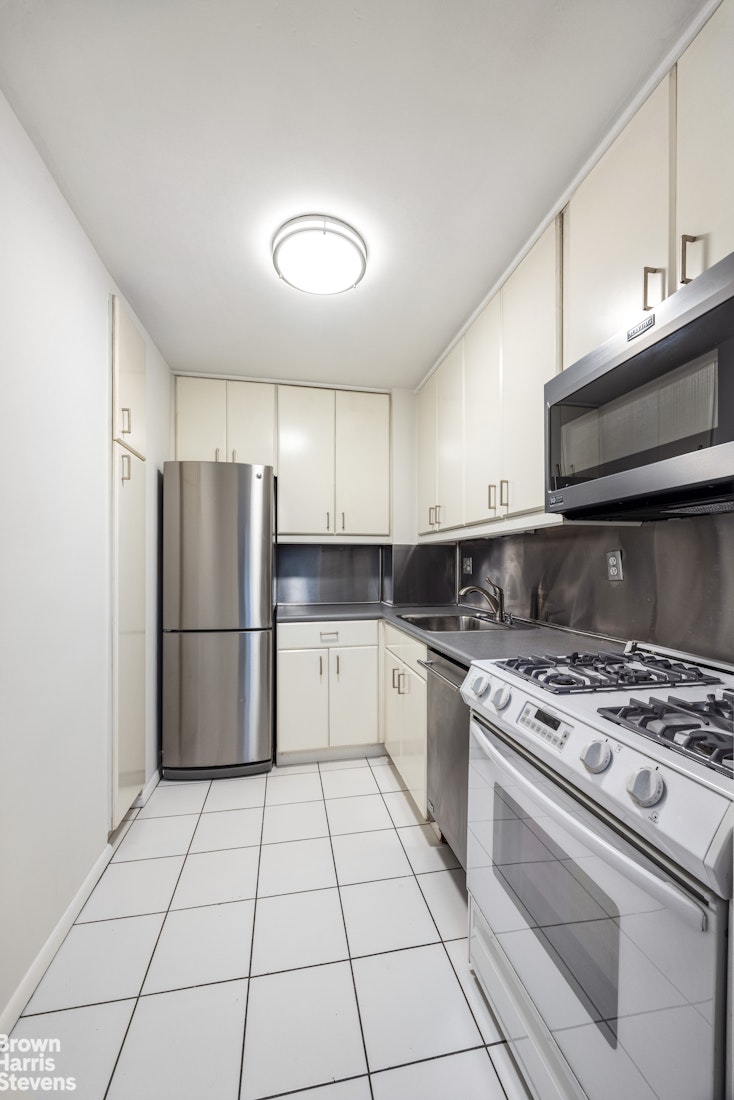 16 West 16th Street 5NS Flatiron District New York NY 10011