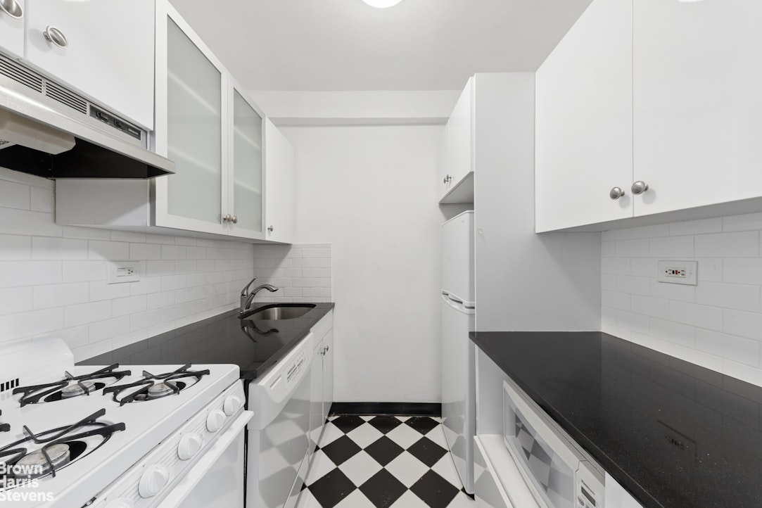 411 East 53rd Street 14M Sutton Place New York NY 10022