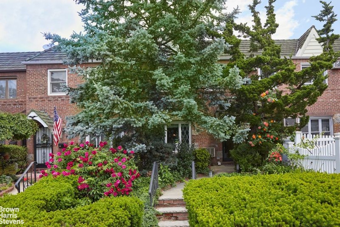61-57 77th Place Middle Village Queens NY 11379