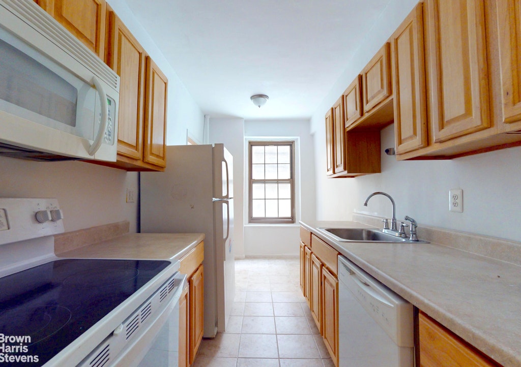 1100 Grand Concourse 1D Concourse Bronx NY 10452