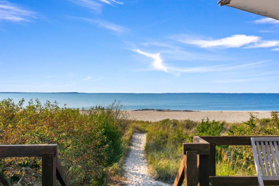 Summer 2025 Design Trends for Hamptons Beach Houses: Coastal Cool, Reimagined