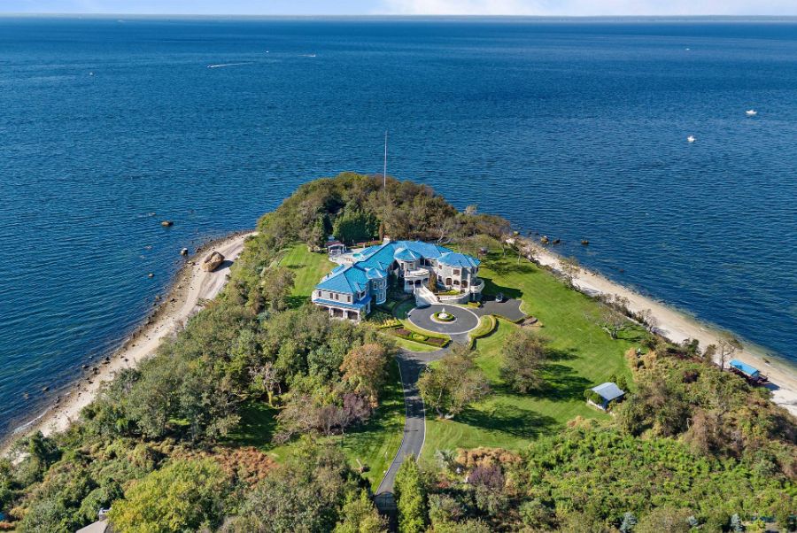 Inside a Waterfront Estate Where Old World Craftsmanship Meets Coastal Grandeur