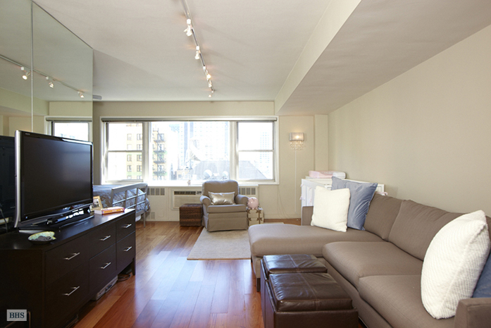 Photo 1 of 167 East 67th Street 15D, Upper East Side, NYC, $354,300, Web #: 1540319