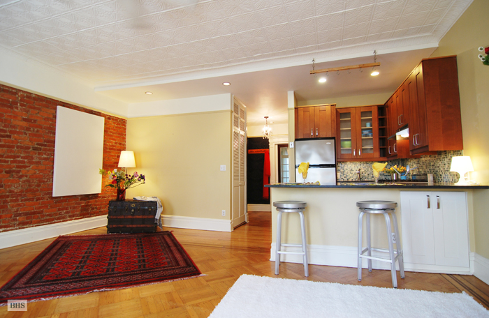 Photo 1 of Classic, Townhouse Large 1BR Plus Office, Brooklyn, New York, $580,000, Web #: 3218938