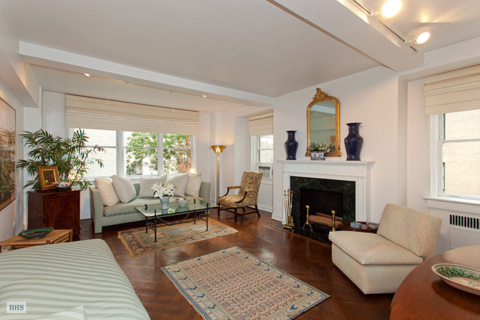 Photo 1 of 4 East 70th Street, Upper East Side, NYC, $950,000, Web #: 3368642