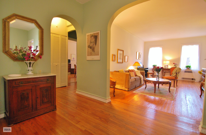 Photo 1 of 85 -10 34th Ave, Queens, New York, $305,000, Web #: 3498997