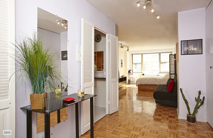Photo 1 of 520 East 72nd Street 7G, Upper East Side, NYC, $319,000, Web #: 3928430