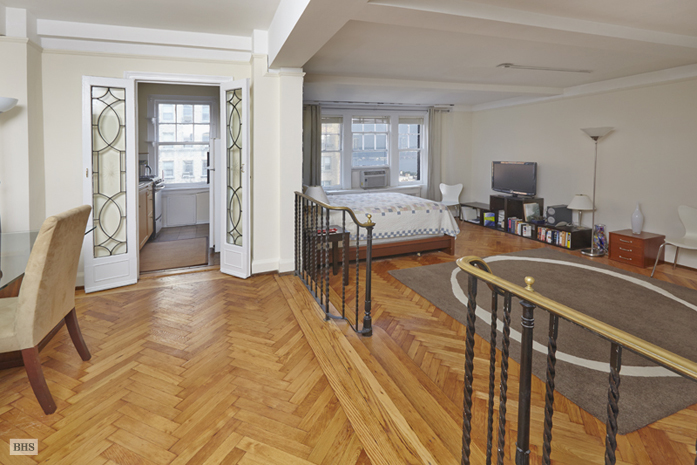Photo 1 of 336 West End Avenue 10B, Upper West Side, NYC, $2,550, Web #: 9091273