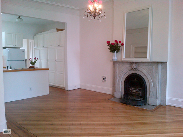 Photo 1 of 62 Perry Street, West Village, NYC, $5,200, Web #: 9419336