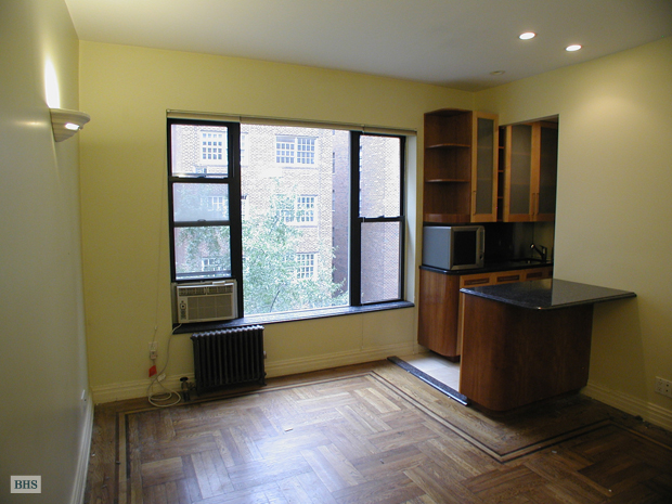 Photo 1 of 38 Gramercy Park North, Midtown East, NYC, $2,900, Web #: 9430781