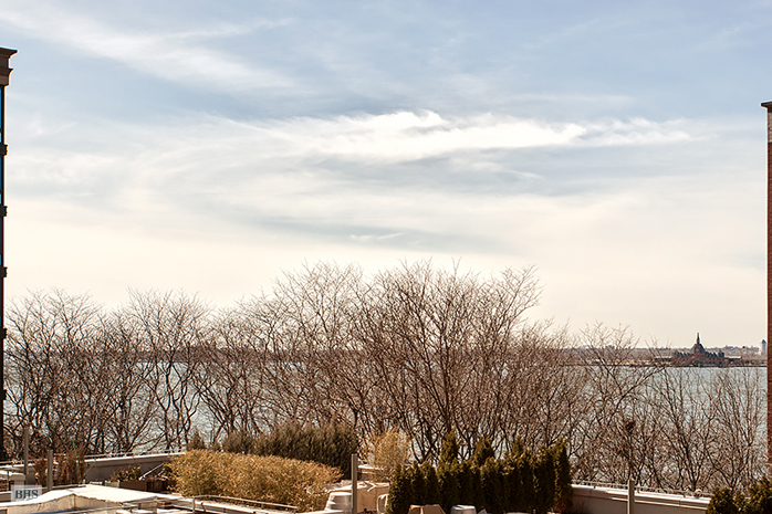 Photo 1 of 2 South End Avenue, Battery Park City, NYC, $559,000, Web #: 12284437