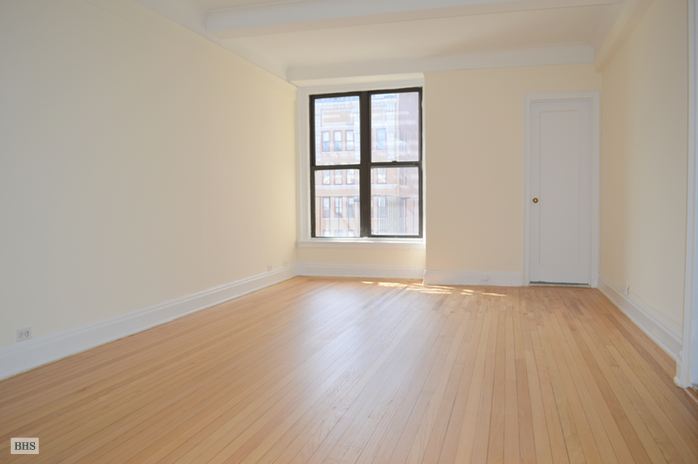 Photo 1 of 440 West 34th Street, Midtown West, NYC, $2,250, Web #: 14460766