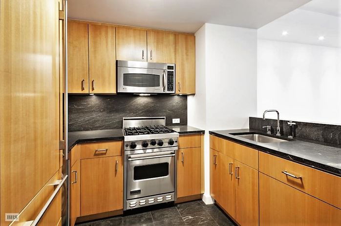 Photo 1 of 100 West 58th Street, Midtown West, NYC, $3,600, Web #: 14726409