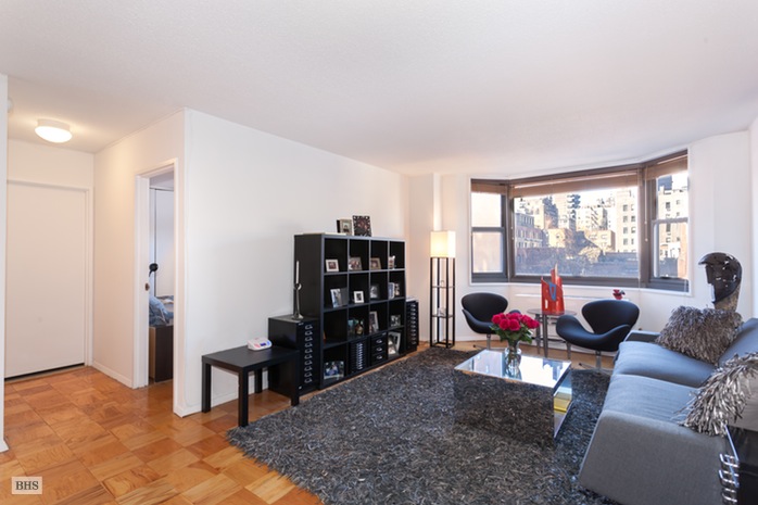 Photo 1 of 200 East 90th Street, Upper East Side, NYC, $2,800, Web #: 15802728