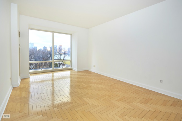Photo 1 of 845 United Nations Plaza 8B, Midtown East, NYC, $4,100, Web #: 16058978