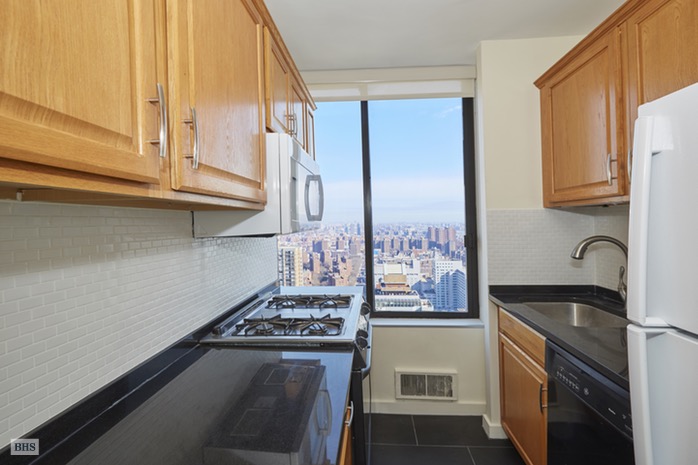Photo 1 of 300 East 93rd Street, Upper East Side, NYC, $4,900, Web #: 16114488