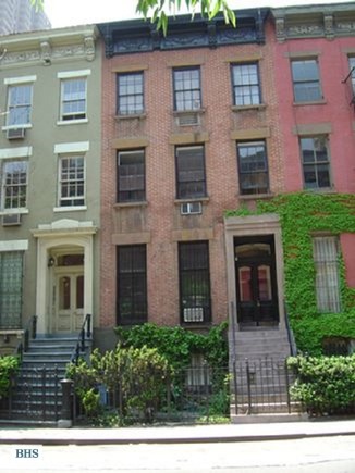 Photo 1 of 428 West 44th Street, Midtown West, NYC, $2,655, Web #: 16410391