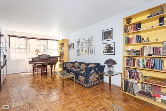 Photo 1 of 301 East 22nd Street 4K, Gramercy Park, NYC, $675,000, Web #: 16601262