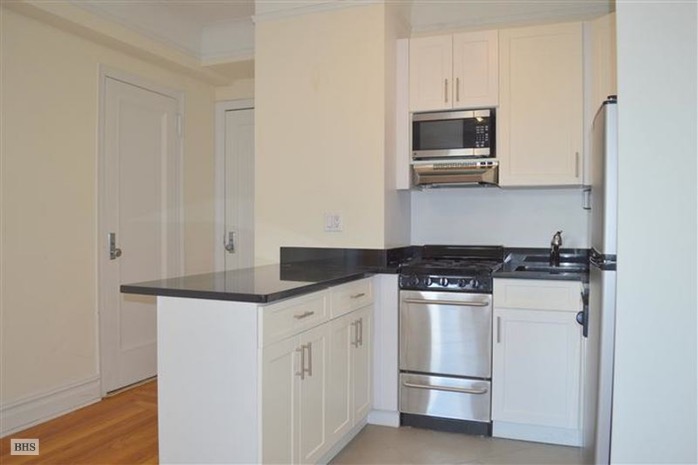 Photo 1 of 440 West 34th Street 3D, Midtown West, NYC, $2,175, Web #: 16612184