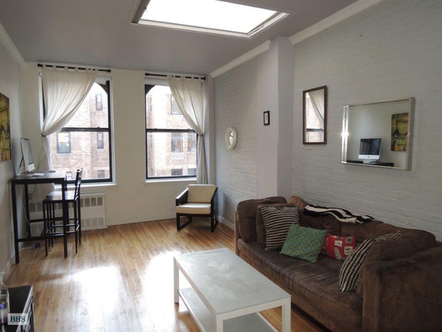 Photo 1 of 43 East 10th Street, East Village, NYC, $2,950, Web #: 17087386